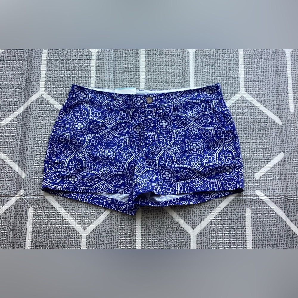 Old Navy Royal Blue And White Floral Tile Print Short Size 8